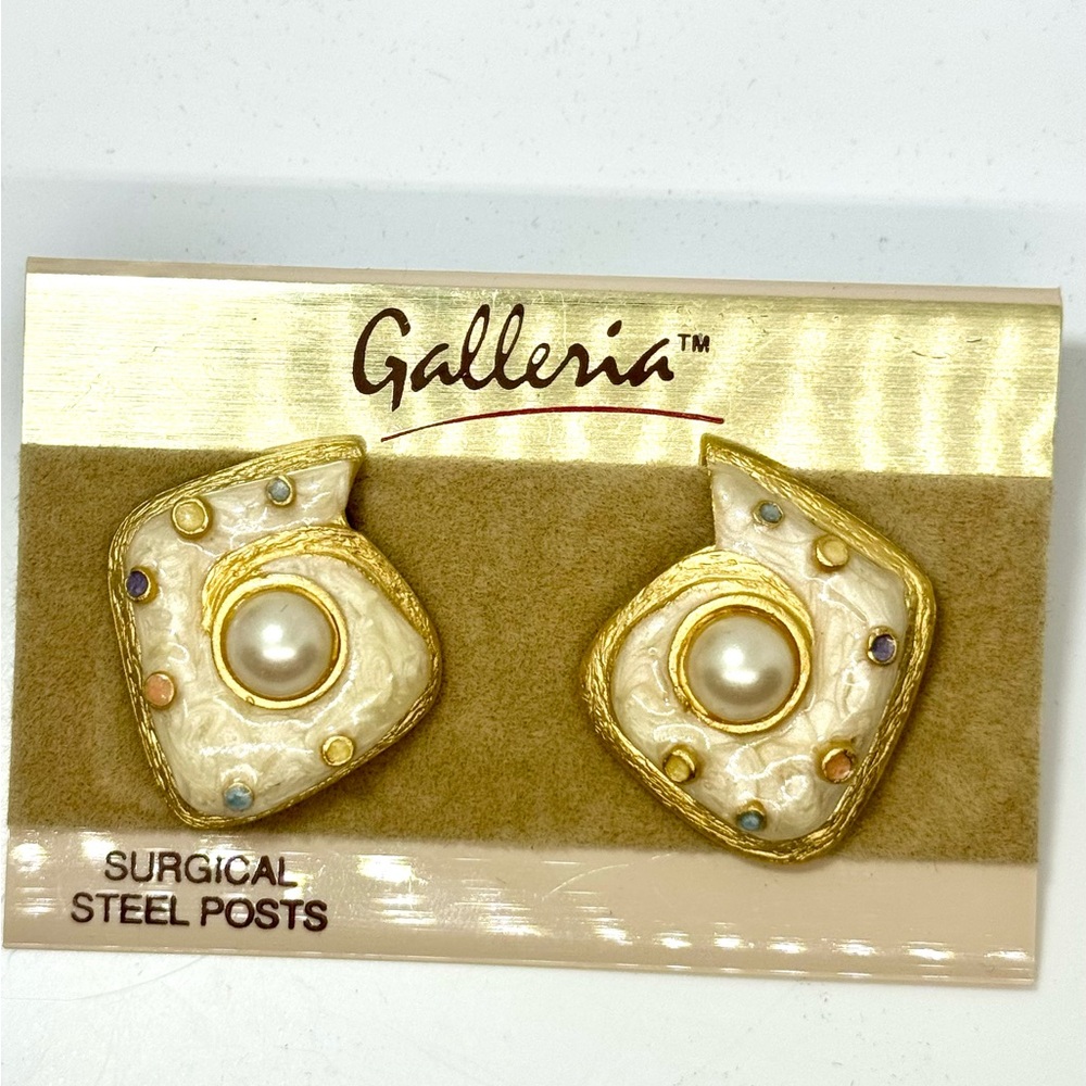 Vintage Nautical Shell Earrings with Surgical Steel Posts - Picture 7 of 8